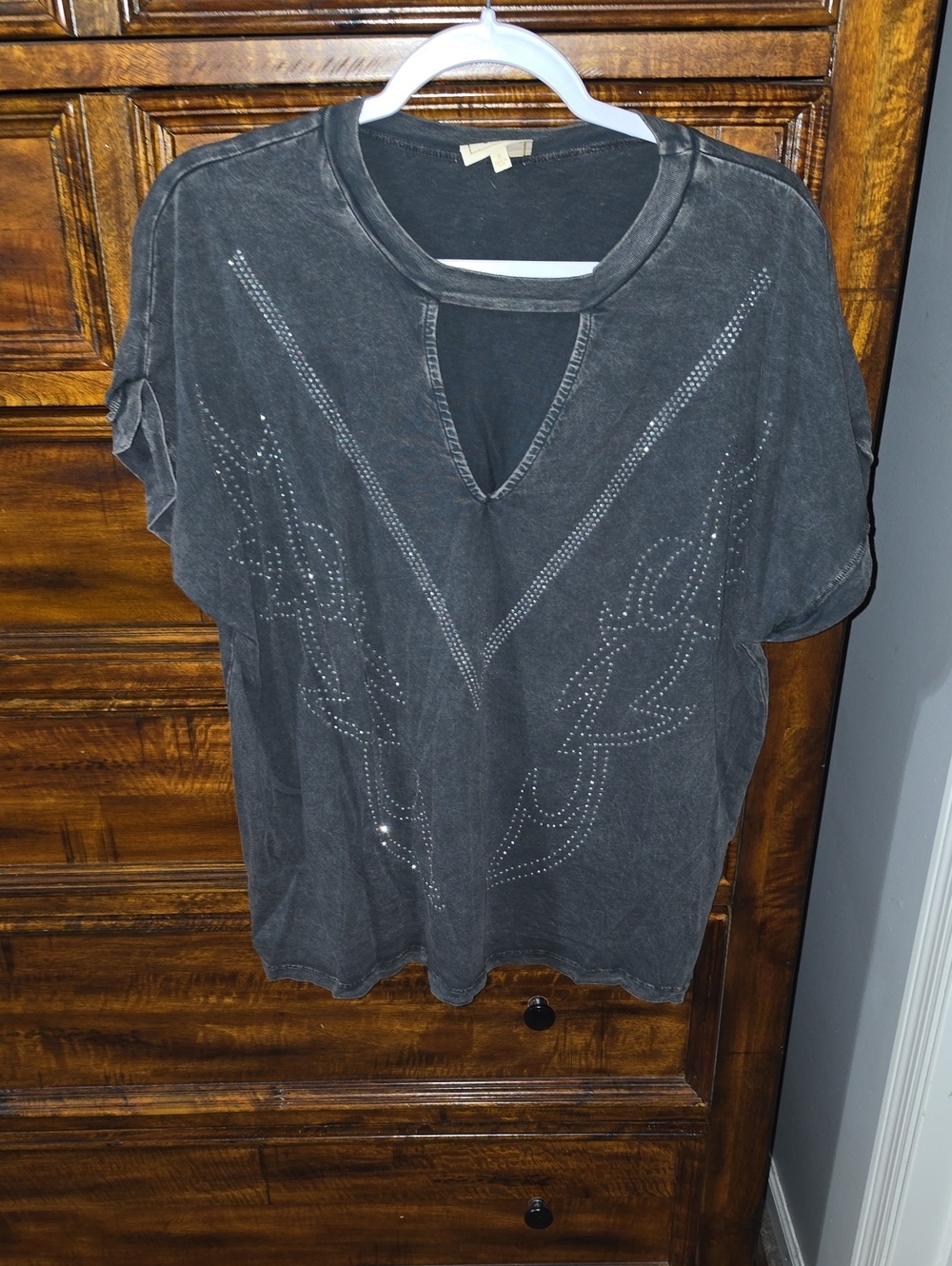 STERLING & STITCH Womens Rihnestone Shirt! Womens Sz Small. Like New Condition!